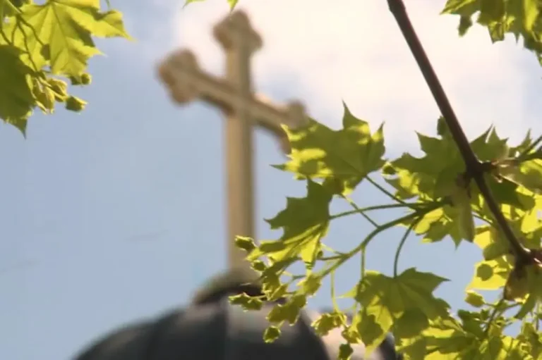 DANAS SU DUHOVI, PRAZNIK SVETE TROJICE Nikako ne smete raditi ove stvari, evo šta tradicija nalaže