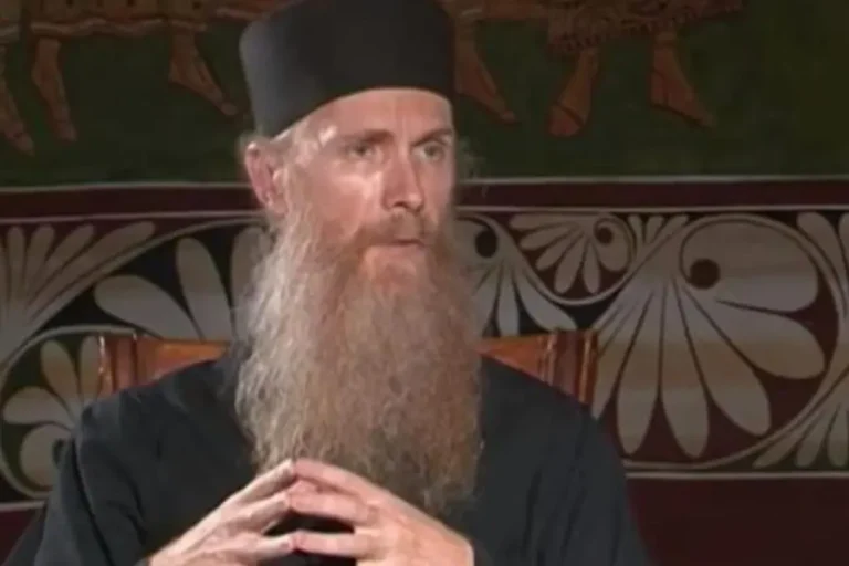 „Pogledajte današnje mlade HRIŠĆANKE, ogoljene, izbušene, istetovirane“ – Monah Arsenije govorio o ženama, modi i muzici koja se sluša